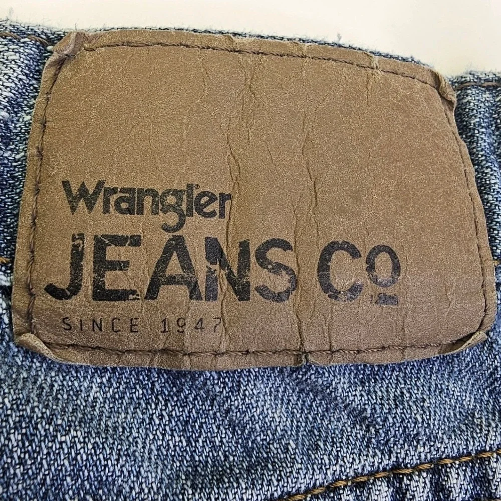 Wrangler‎ Jeans Co Mens Relaxed Boot Cut Jeans Medium Wash Blue Denim 35x32